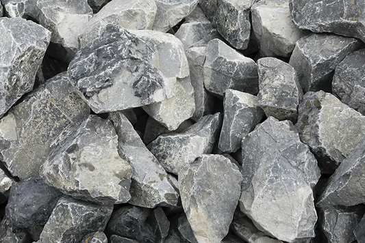 揖斐青黒割栗石（150-250mm）