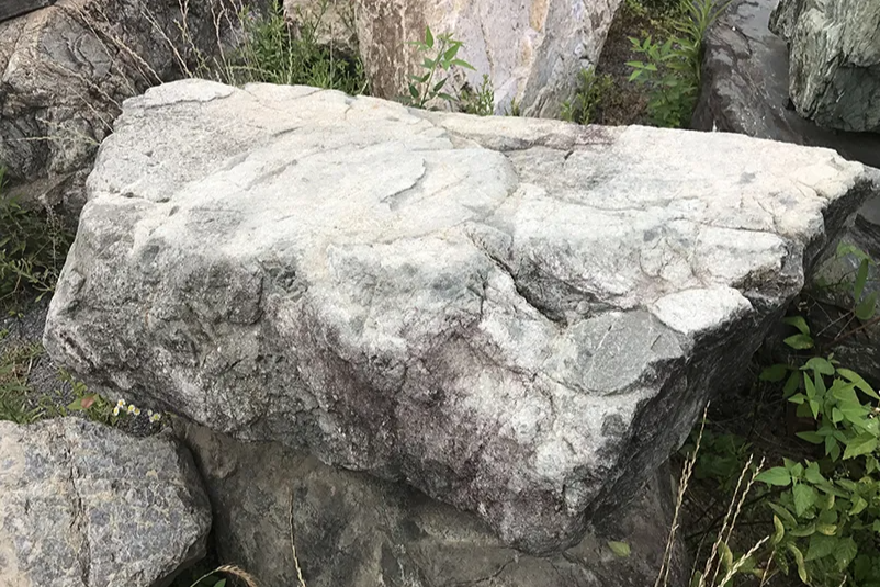 揖斐石