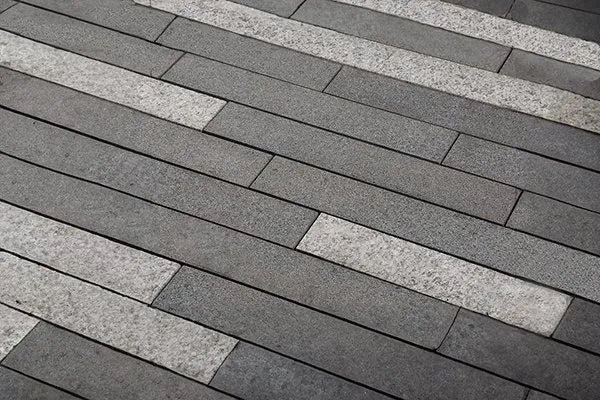 ストライプグラニットスリム　白（見切り、石畳など）