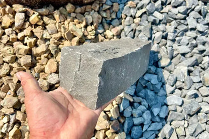 ピンコロブラック　3丁掛け　90*90*290mm（見切り、石畳、土留など）