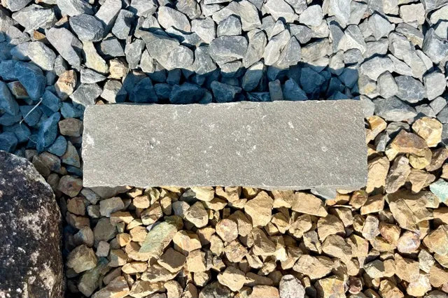 ピンコロブラック　3丁掛け　90*90*290mm（見切り、石畳、土留など）