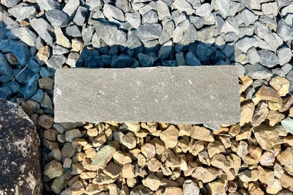 ピンコロブラック　3丁掛け　90*90*290mm（見切り、石畳、土留など）