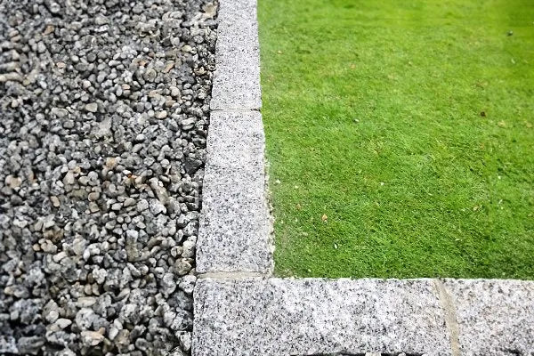 ピンコログレー　3丁掛け　90*90*290mm（見切り、石畳、土留など）