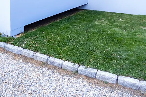 ピンコロサビ　３丁掛け　90*90*290mm（見切り、石畳、土留など）
