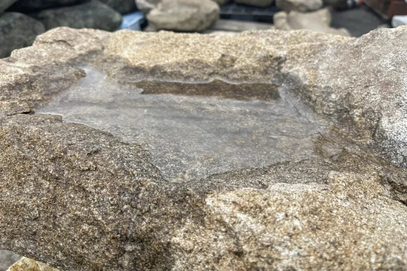 庵治石　水鉢　[2]