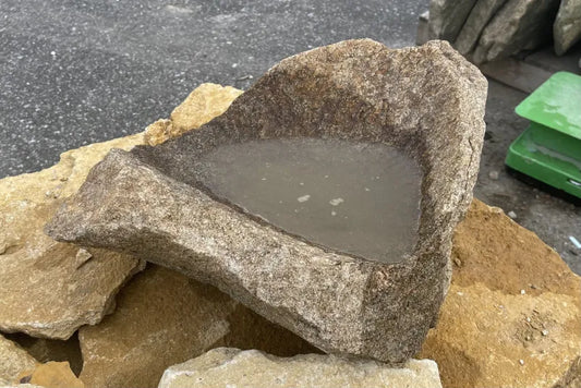 庵治石　水鉢　[3]