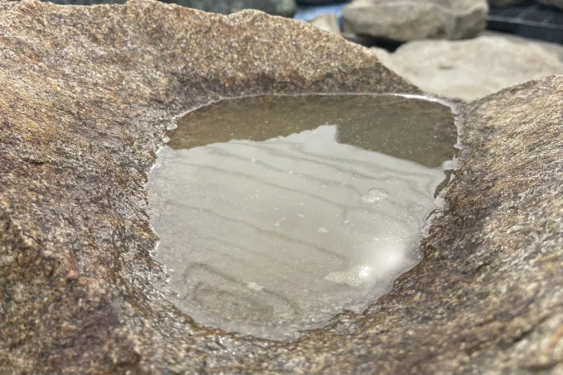 庵治石　水鉢　[3]
