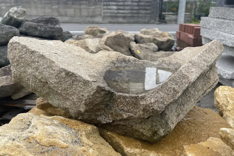 庵治石　水鉢　[5]