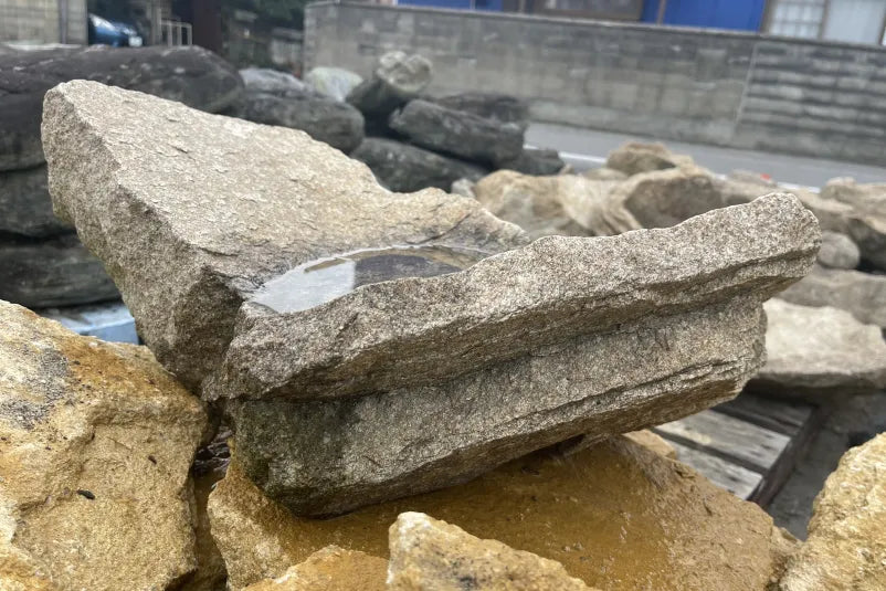 庵治石　水鉢　[5]