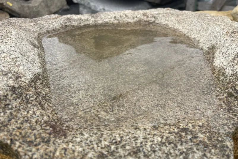 庵治石　水鉢　[6]