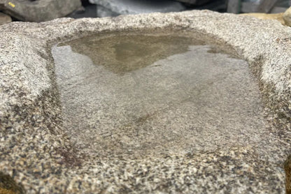 庵治石　水鉢　[6]