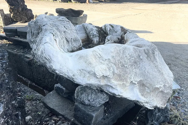 高山石　水鉢