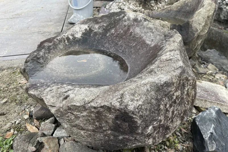 庵治石　水鉢　[8]