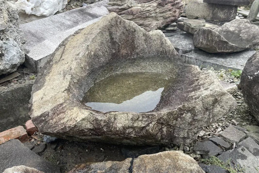 庵治石　水鉢　[9]