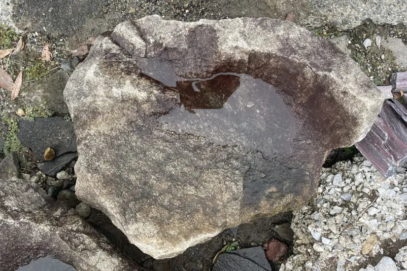 庵治石　水鉢　[10]