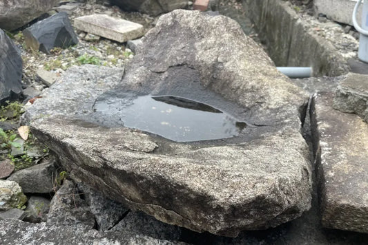 庵治石　水鉢　[11]