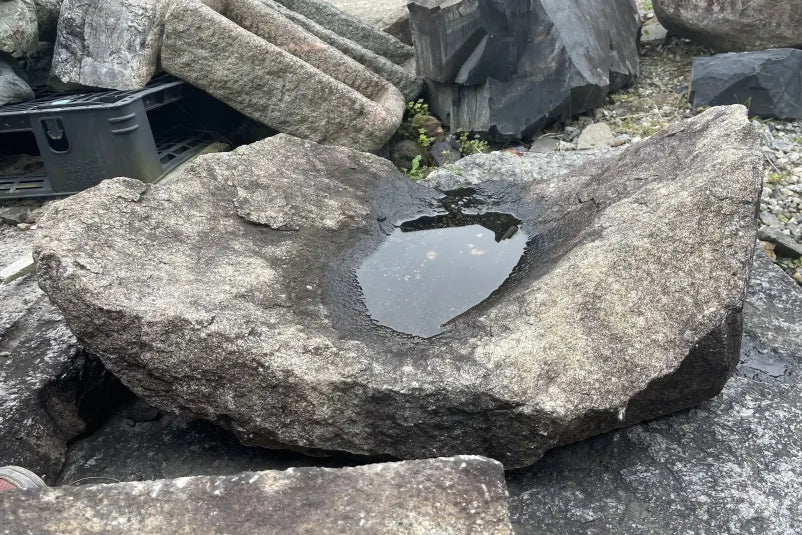 庵治石　水鉢　[11]