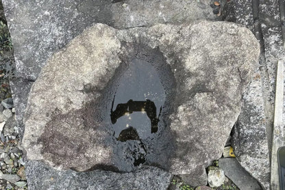 庵治石　水鉢　[11]