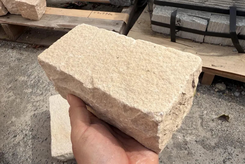 サンドストーンピンコロ　ミント　2丁掛け　90*90*190mm
