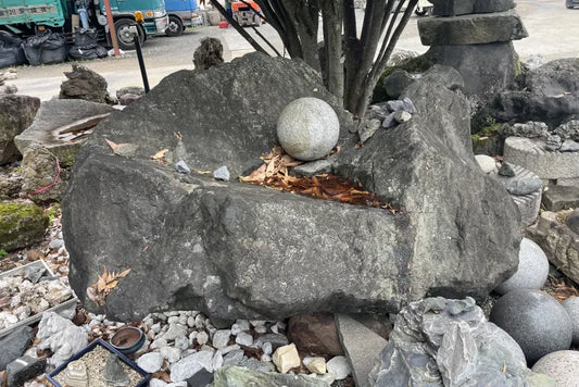揖斐石　水鉢