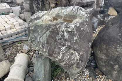 伊予青石　水溜り石